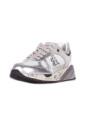 sneakers-argent-avec-details-en-daim