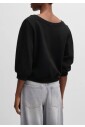 sweat-a-col-bateau-avec-detail-fronce