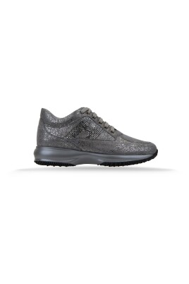 baskets-en-daim-avec-detail-de-marque