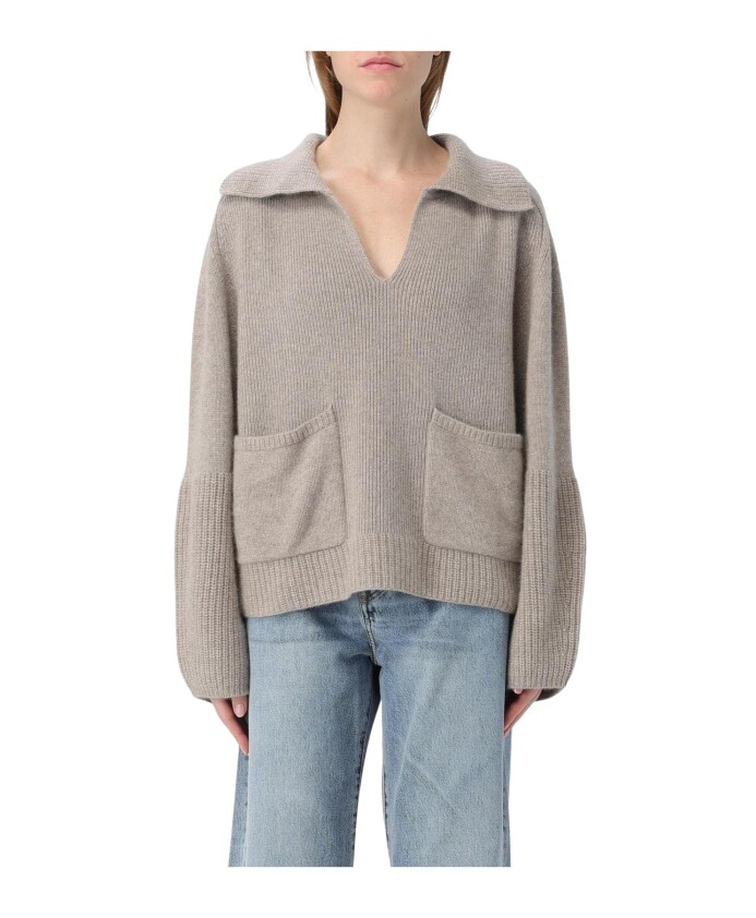 pull-gris-a-col-en-v