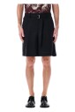 zwarte-geplooide-shorts-verhoog-garderobe-stijl