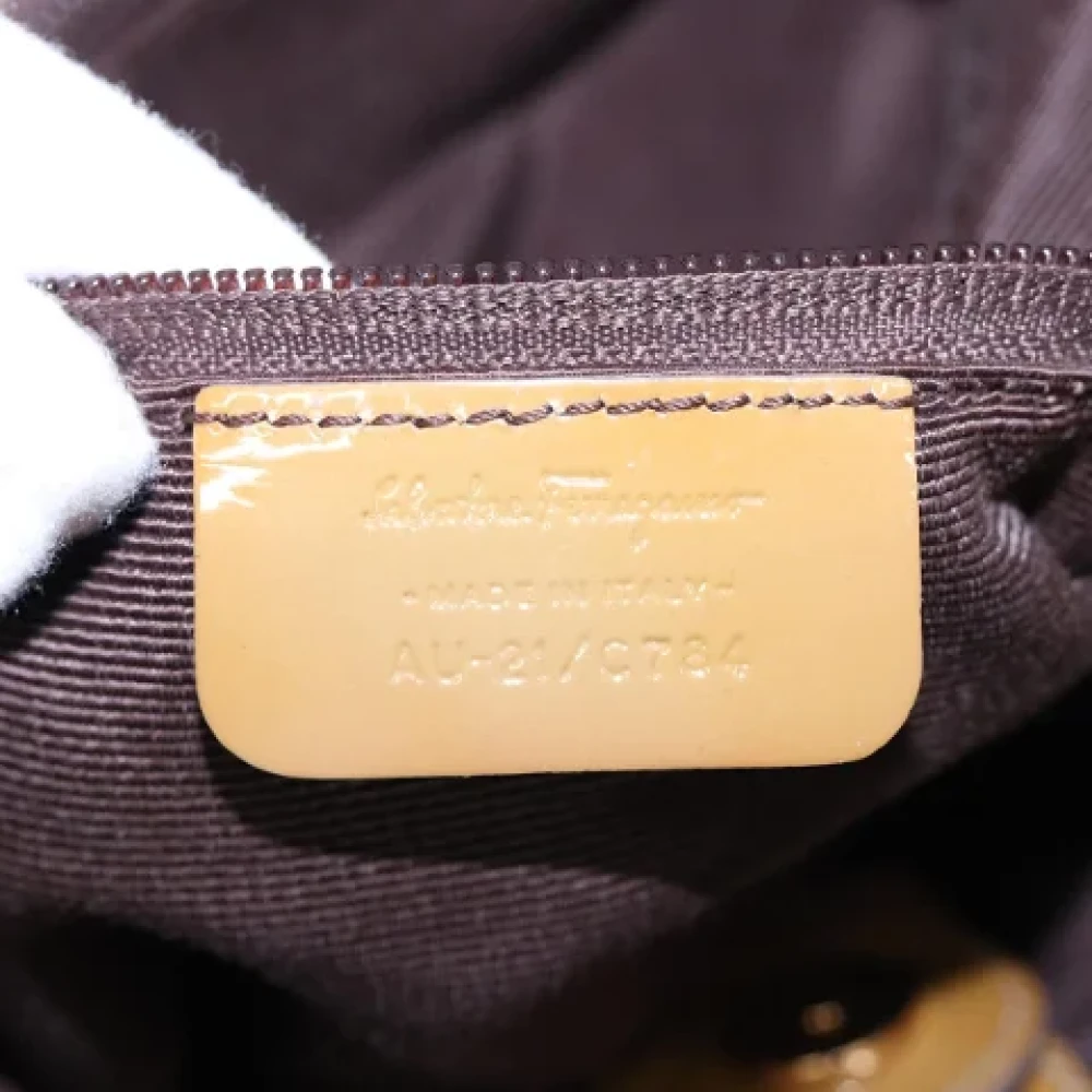 Salvatore Ferragamo Pre-owned Fabric handbags Beige Dames