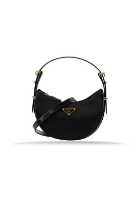 Stilren crossbody-väska med dragkedja