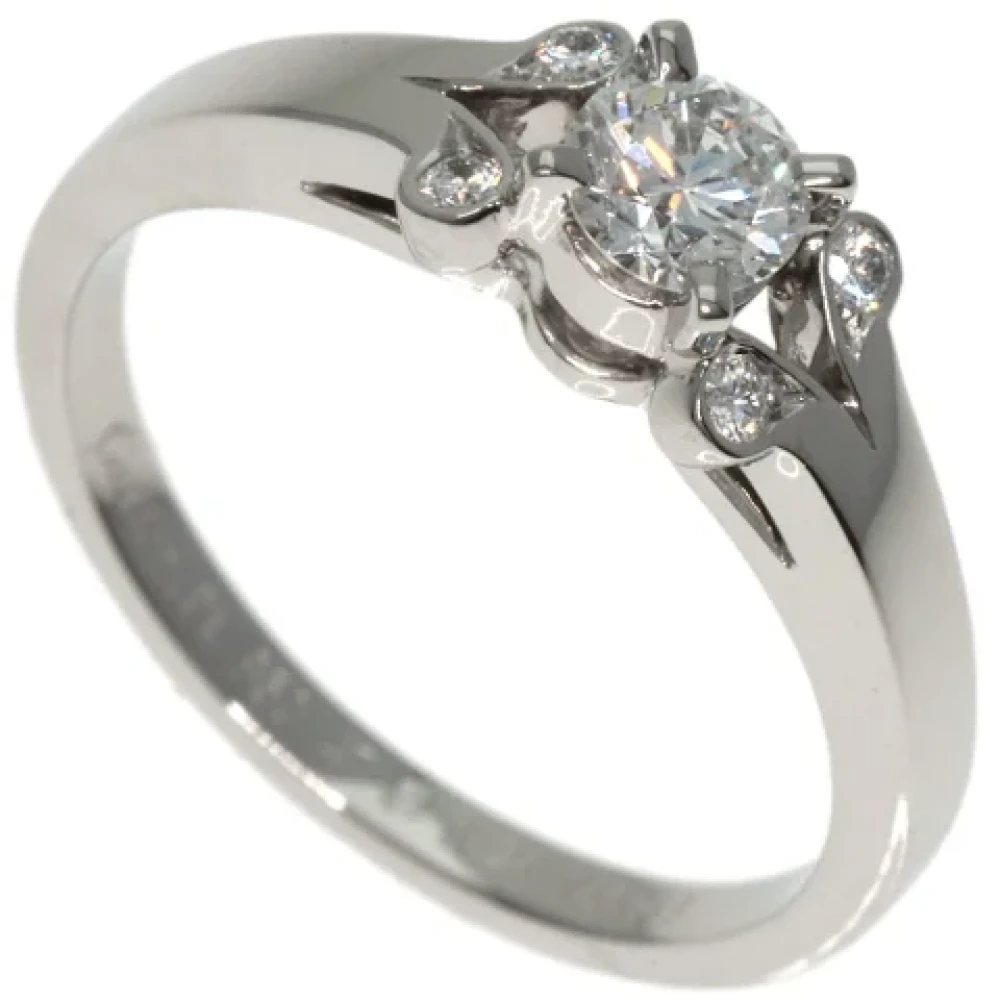 Brukt Platinum Solitaire Ring