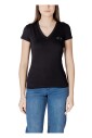 t-shirt-noir-en-coton-a-col-en-v