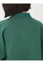 pull-polo-vert-avec-graphique-de-basketball
