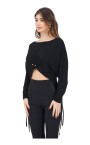 pull-noir-avec-detail-piercing