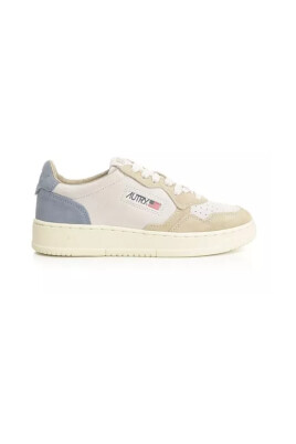 sneakers-en-cuir-rouge-avec-design-perfore