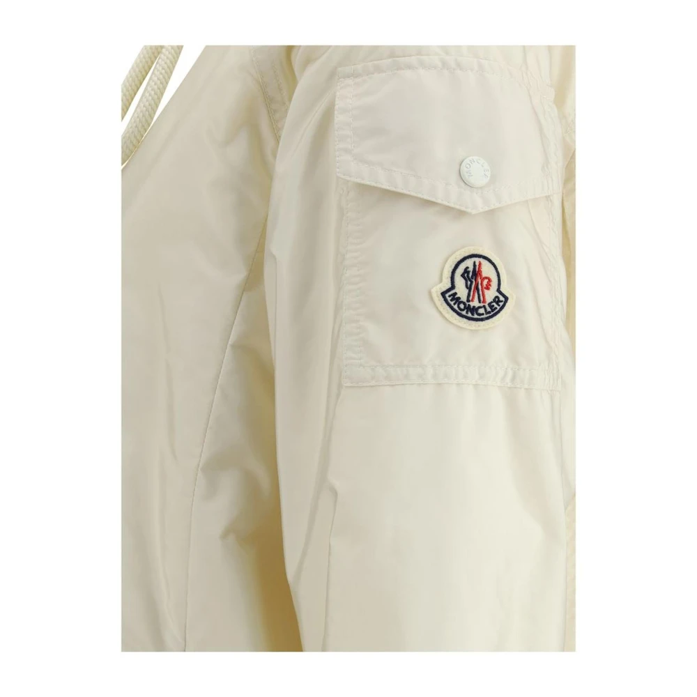 Moncler Waterdichte Jas met Drukknoopsluiting en Capuchon Beige Dames