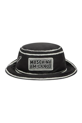 Mössa med kontrasterande detaljer