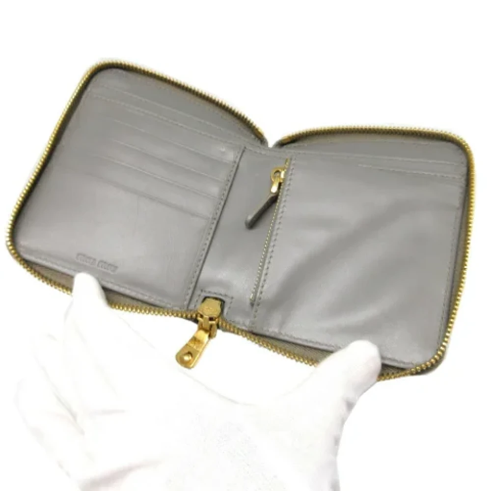 Miu Pre-owned Leather wallets Gray Dames
