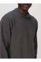 grijze-mock-neck-sweatshirt