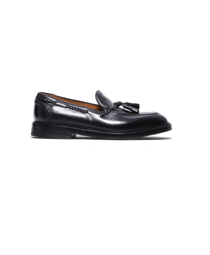 black-leather-moccasins-with-tassel-detailing