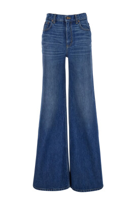 jean-denim-bleu-a-jambe-large-avec-patch-logo