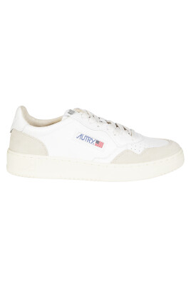 sneakers-elegantes-a-coupe-basse