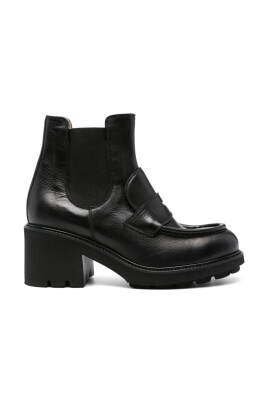 casual-black-ankle-boots-with-low-heels