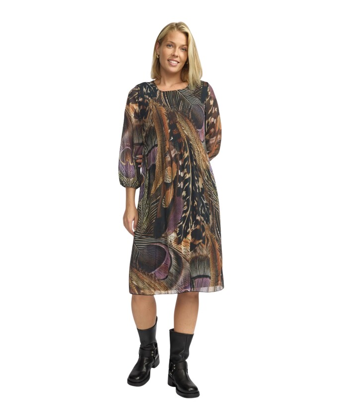 jurk-met-verenprint-en-plooien