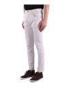 jeans-en-denim-classiques-pour-un-usage-quotidien