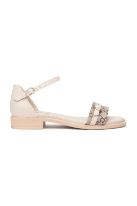 beige-sandaler-med-fascia