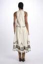 robe-blanche-brodee-de-fleurs