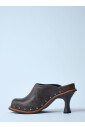 mules-a-talon-ornees-de-clous