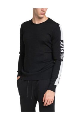 pull-homme-noir-laine-tricotee
