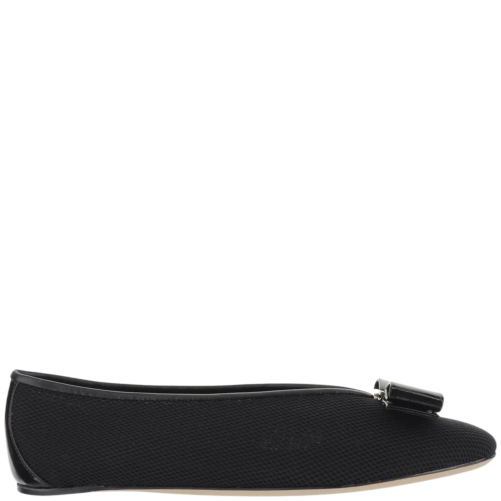 Salvatore Ferragamo, Skor, Dam, 36 1/2 EU, Svarta platta skor Elegant stil