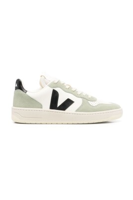 black-sneakers-for-men