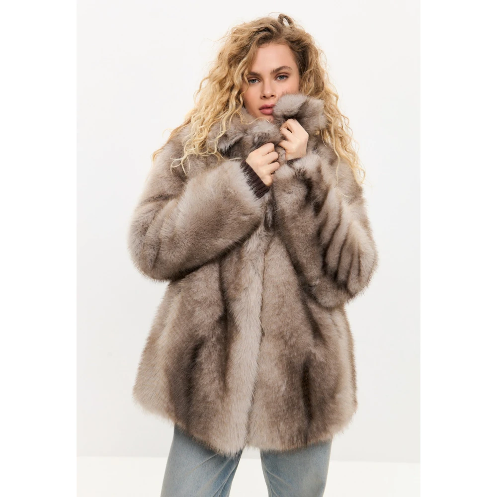 Cesare Gaspari Elegante Bruine Nep Bontjas Luxe Winterkleding voor Vrouwen Bruin Brown Dames