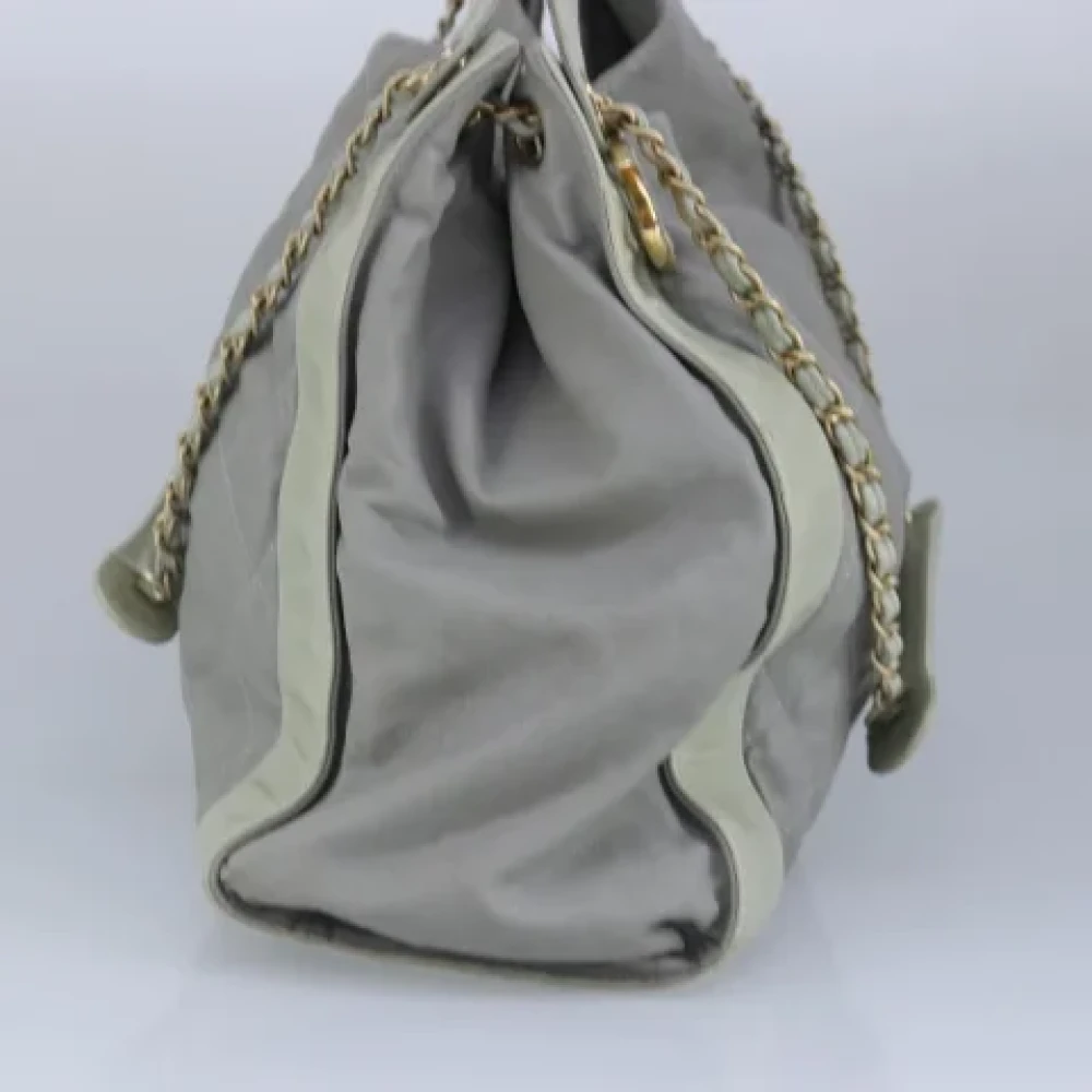 Chanel Vintage Pre-owned Leather handbags Gray Dames