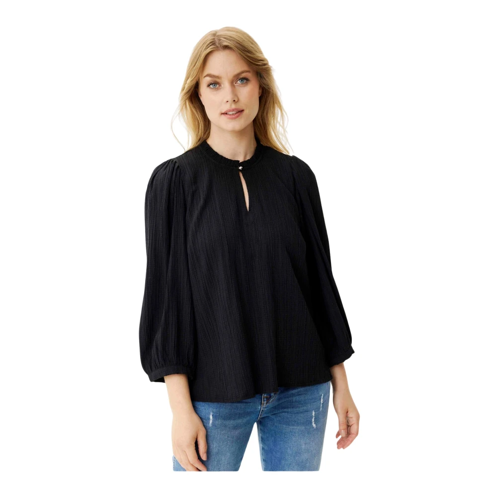 IN Front Gestructureerde Tove Blouse in Zwart Black Dames
