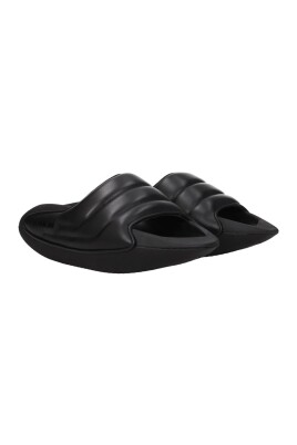 chaussons-en-cuir-noir-avec-logo