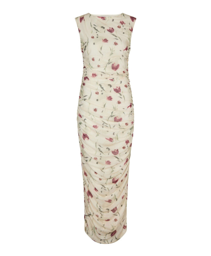robe-en-maille-dartiste-creme-silhouette-drapee