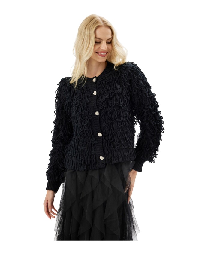 gilet-noir-en-tricot-avec-franges
