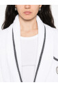 cardigan-blanc-avec-logo-patch