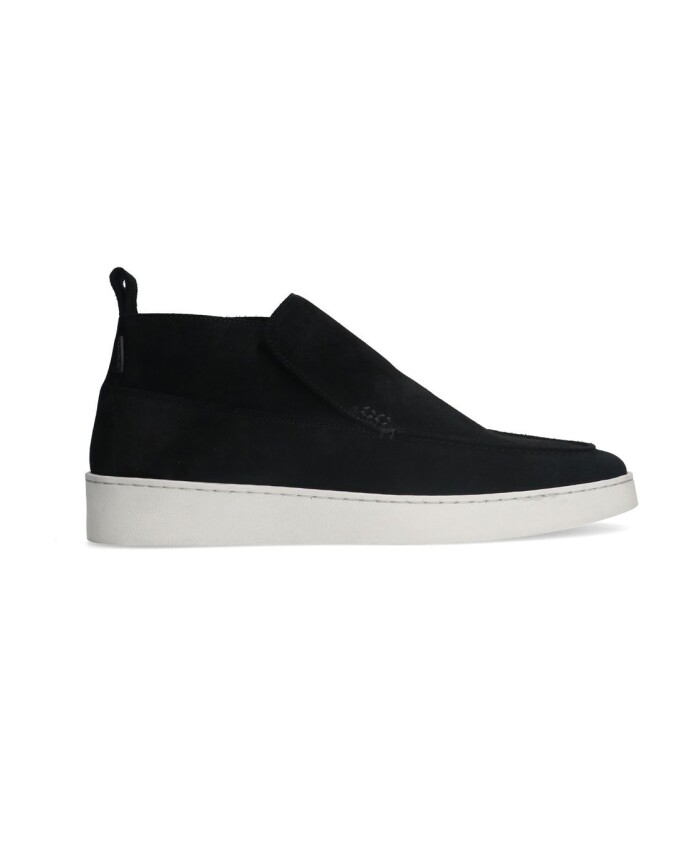 zwarte-suede-laarzen-met-witte-zool