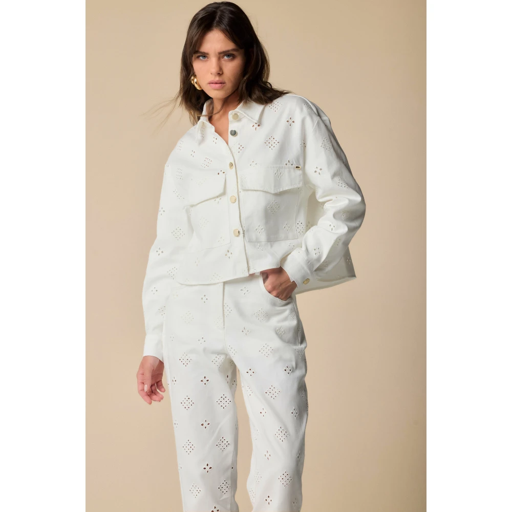 Kocca Witte denim-stijl kort jasje met geperforeerd patroon White Dames