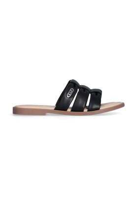 black-flat-sandals-with-saffiano-print
