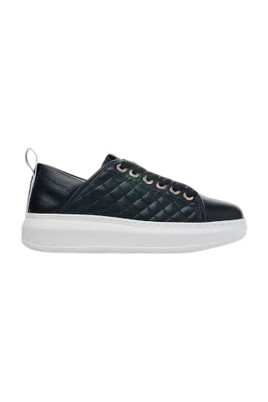 polyester-sneaker-black-leather-composition