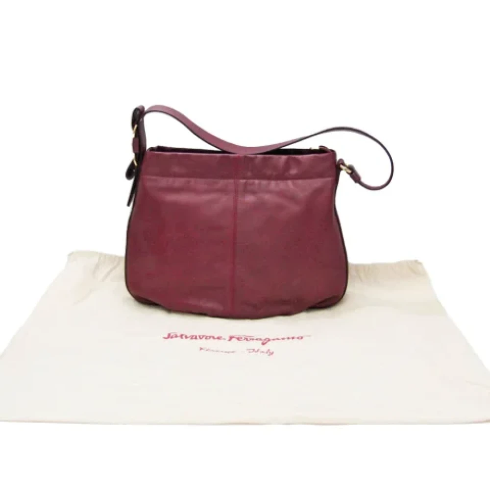 Salvatore Ferragamo Pre-owned Leather shoulder-bags Red Dames