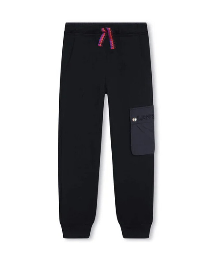 black-jogging-bottoms-with-leg-pocket