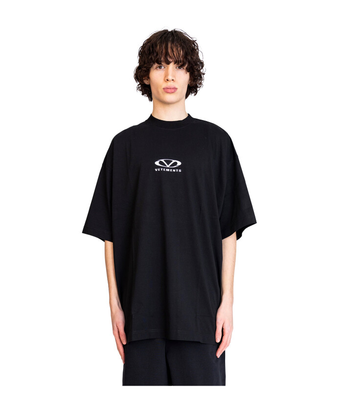 oval-logo-oversized-t-shirt-svart-vit