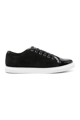 sneakers-en-cuir-premium-au-design-minimaliste