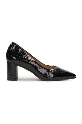 Präglade lackläderpumps