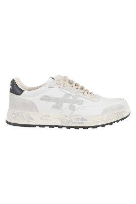 sneakers-blancs-en-cuir-avec-daim