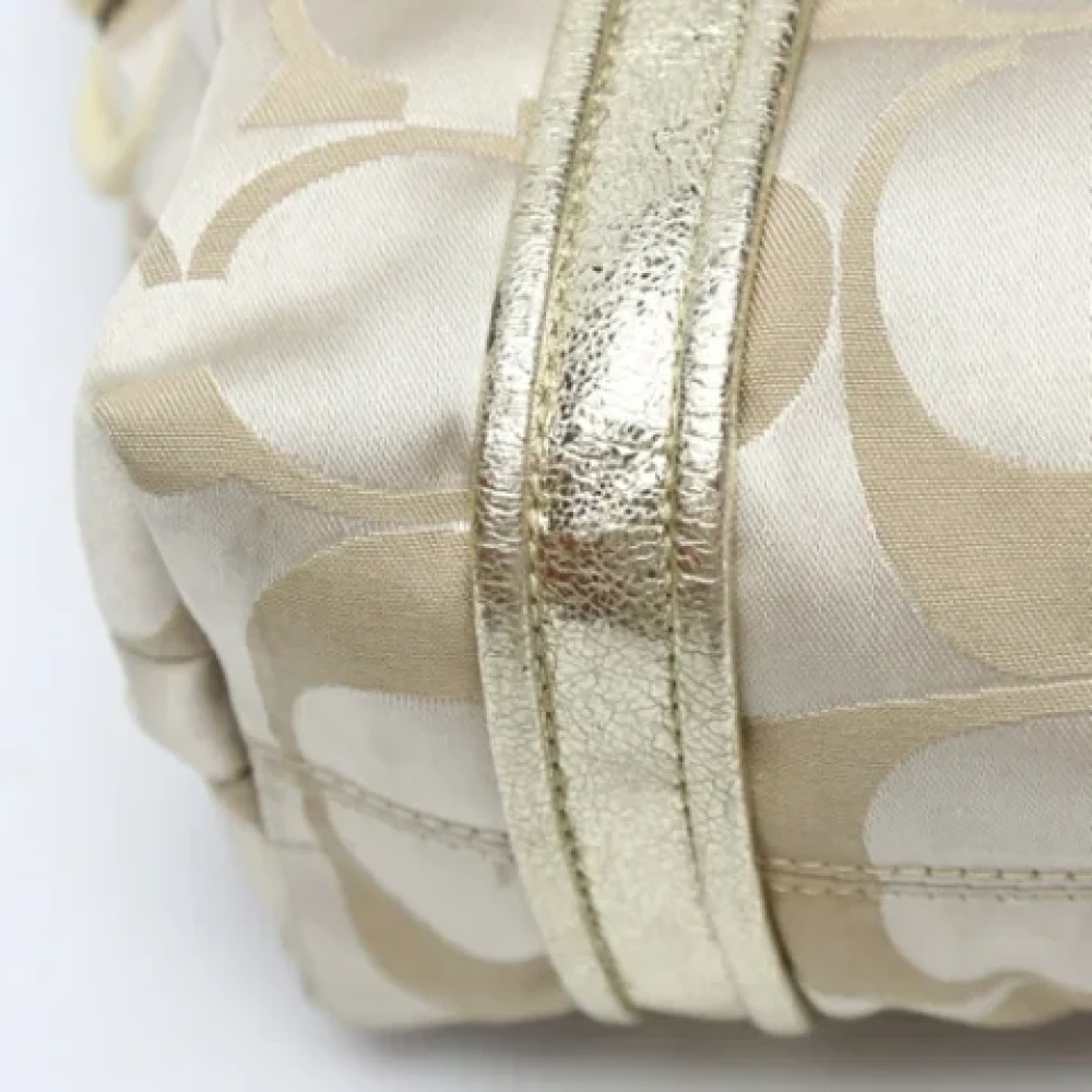 Coach Pre-owned Leather totes Yellow Dames