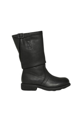 black-flat-shoes