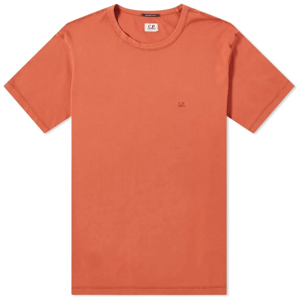 C.P. Company Klassiek Logo T-Shirt in Burnt Ochre Red Heren