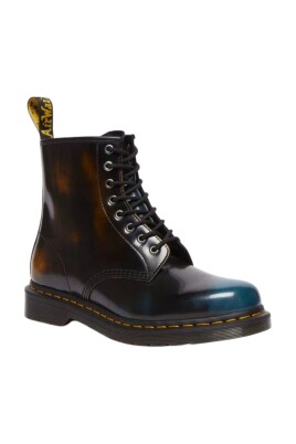 multi-brush-off-black-boot