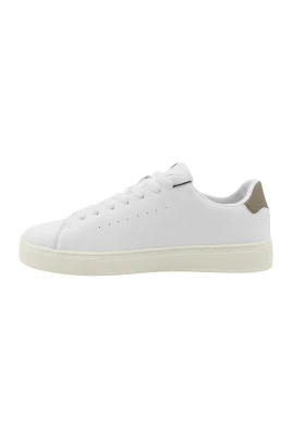 Bates Sneaker